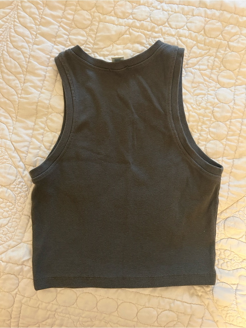 Cropped Ribbed Tank Top - Picture 2 of 3
